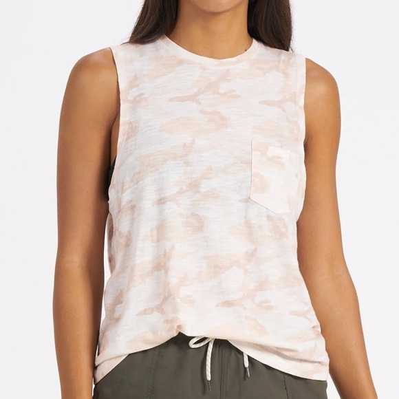 Vuori Tops - VUORI Sunset Tank in Bisque Camo Size Small